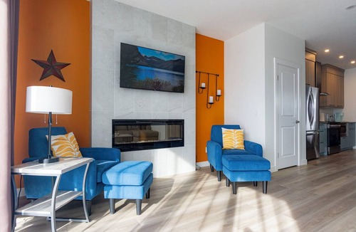 Keith House | Amazing Home in NW Calgary | Great Amenities!