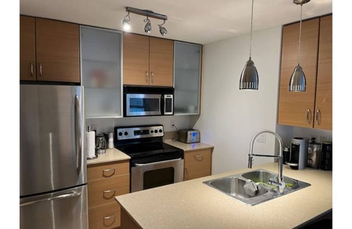 Yaletown Apartment | Amazing South-Facing Yaletown 2BR/2BT with City View