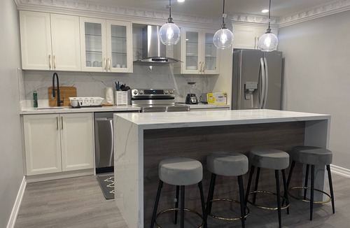 Unionville Apartment | Angus Glen 3 kings bed 2 full baths Markham