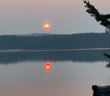 L'lle-du-College House | Anse au Soleil Levant, Maison complete au bord du Lac Cameron