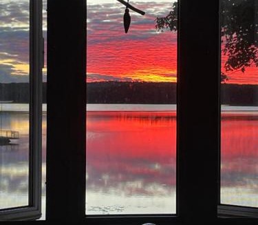 L'lle-du-College House | Anse au Soleil Levant, Maison complete au bord du Lac Cameron