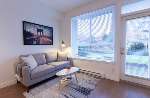 Abbotsford Apartment | Apartment in Abbotsford
