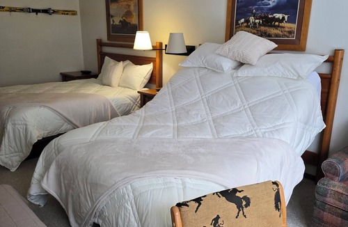 Apex Mountain House | Apex Inn 223 sleeps 5. Ski in/Ski out. Steps to Apex Resort Village