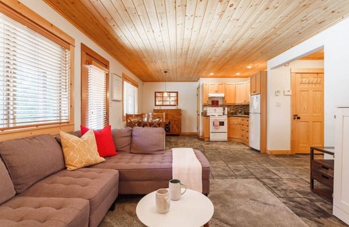 Apex Mountain House | Apex Mountain ~ Trailside Suites ~ Ski In Ski Out
