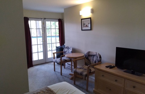 Radium Hot Springs Hotel | Apple Tree Inn