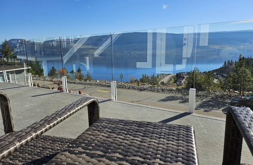 Central Okanagan Cottage | APRIL/MAY SPECIAL PRICING - LUXURY COTTAGE/LAKE VIEW/BACKYARD PRIVATE HOTTUB