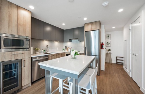 South Pandosy Condo | AQUA Corner Unit w Balcony and Amazing View #614