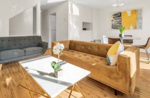 Richmond Apartment | ARIES Garden 3-Bedroom Cozy Townhouse