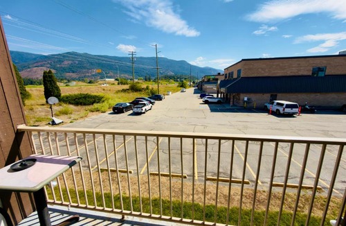 Armstrong Hotel | Armstrong Inn