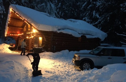 Sunshine Valley House | Arnie’s Beautiful Log Cabin Hideaway