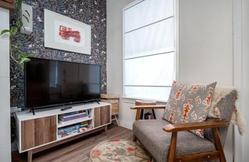 Prince Edward House | Artistic Picton getaway