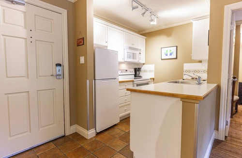 Blackcomb Condo | Aspen #258 Prime Ski-in Ski-out Location! Pool, Hot tubs, BBQ, sleeps 6