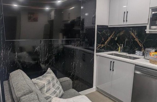 Airdrie Apartment | Aspire Suite, Luxury & Comfort, SW Airdrie