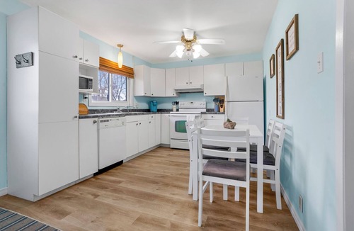 Harwich Cottage | "At the Eau" - Charming 2 Bedroom Cottage!
