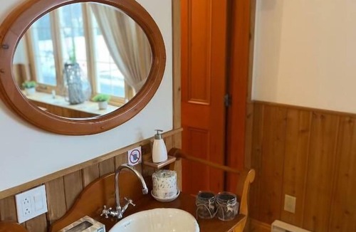 Sainte-Famille Cabin | Auberge au Poste de Traite