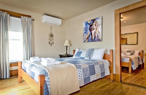 Ayers Cliff Hotel | Auberge Ayer's Cliff