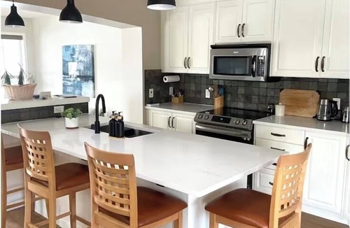 Southeast Calgary House | Auburn Oasis☀️near Stampede*Banff*South Health*4 bdrms*4 bthrms*Sleeps 10*Has AC