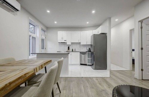 Cote-Des-Neiges—Notre-Dame-De-Grace Apartment | Authentic Stay in the City Heart
