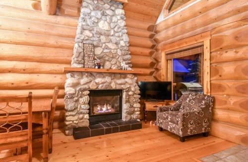Golden Ski Chalet | Authentic, Timber Log Cabin Perfect for Groups