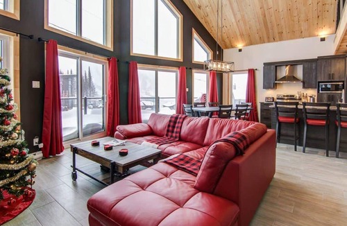 Saint-David-de-Falardeau Ski Chalet | Avalanche | Tavata Chalets | Valinouët