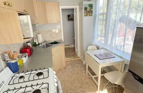 Fairfield Apartment | Bachelor Suite in Heritage Manor, Fairfield