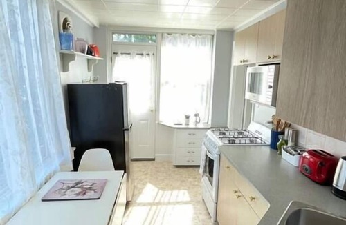 Fairfield Apartment | Bachelor Suite in Heritage Manor, Fairfield
