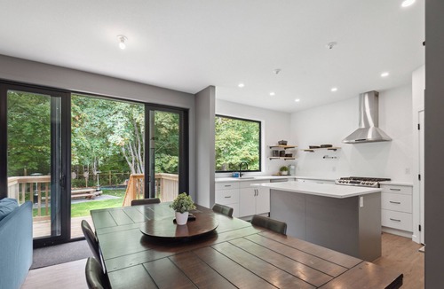 Westholme House | Backyard Bliss! Family and dog friendly home steps from River