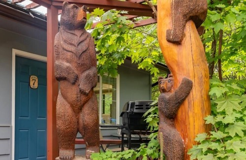 Christina Lake Resort | Barefoot Villas ( Kodiak room )