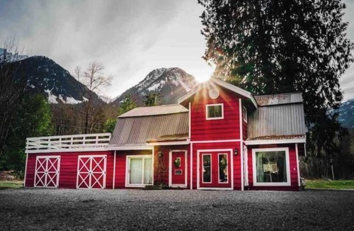 Upper Squamish House | Barn Loft