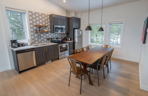 Revelstoke Hotel | Basecamp Resorts Revelstoke I Three Bedroom Suite