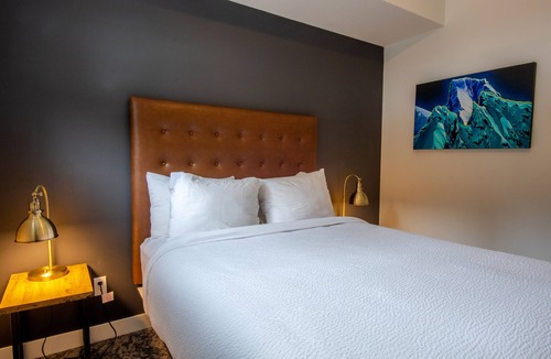 Revelstoke Hotel | Basecamp Resorts Revelstoke I Three Bedroom Plus Bunk Suite