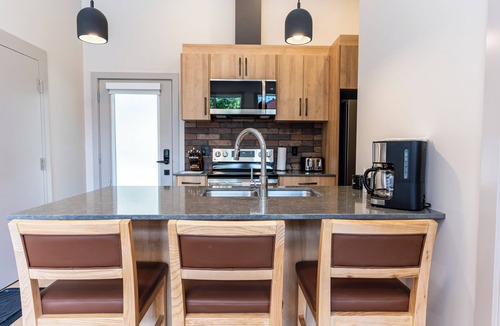 Revelstoke Hotel | Basecamp Suites Revelstoke