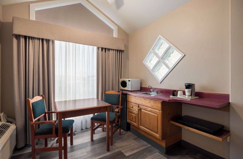 Hinton Hotel | Baymont by Wyndham Hinton