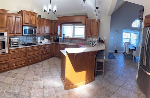 Black Rock House | Bayside Retreat K BR ensuite bath, Q BR, Workspace, Yoga, 2nd bath, Hot tub, 4-6