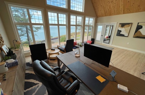 Black Rock House | Bayside Retreat K BR ensuite bath, Q BR, Workspace, Yoga, 2nd bath, Hot tub, 4-6