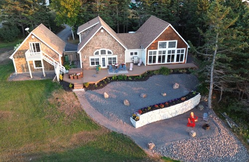 Black Rock House | Bayside Retreat K BR ensuite bath, Q BR, Workspace, Yoga, 2nd bath, Hot tub, 4-6