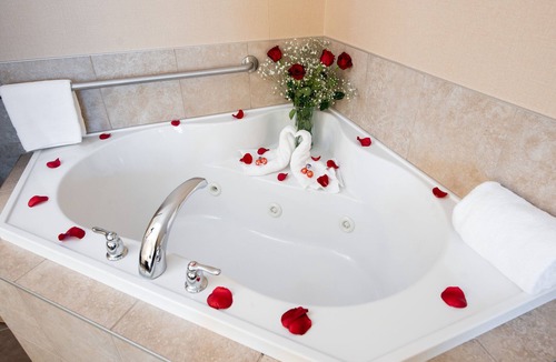 Courtenay Hotel | Bayview Hotel