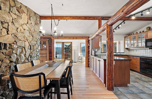 Maple Bay House | Bayview Place | Ocean View Log Retreat, Hot Tub