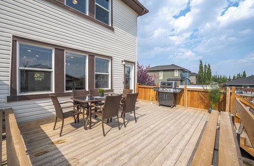 Evanston House | BBQ Central A/C Patio Fully Stocked Gourmet Kitchen King Bed