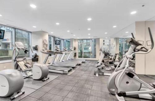 Crosstown Apartment | BC Place & Rogers Arena Downtown Modern Condo