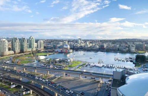 Crosstown Apartment | BC Place & Rogers Arena Downtown Modern Condo