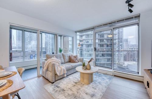 Crosstown Apartment | BC place view! Corner unit! free parking!