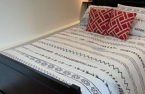 Osoyoos Cabin | Beach cottage oasis Perfectly Located -- 5 min from beach and downtown !