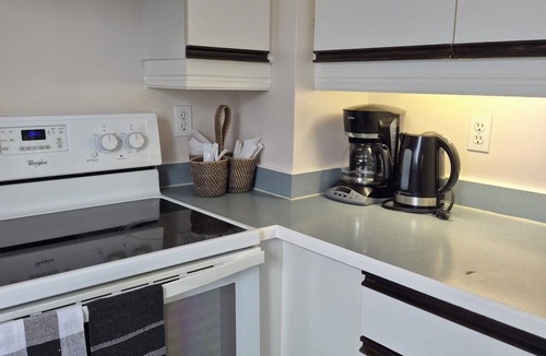 Sylvan Lake Cottage | Beach Retreat with Hot Tub | 1 Block to Beach | Free Parking