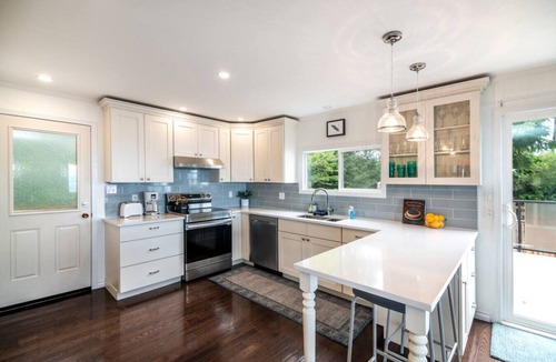 Campbell River House | Beachfront · sunrise ocean views, 3BR, BBQ