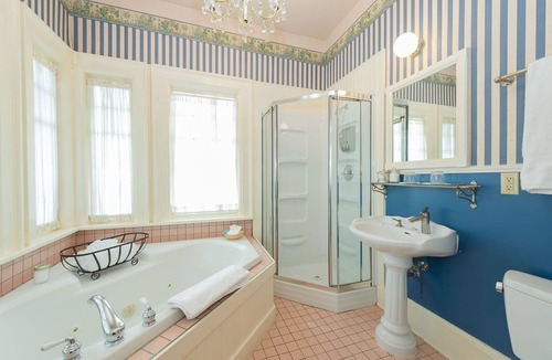 Fairfield Bed & Breakfast | Beaconsfield Inn