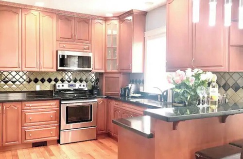 Langford House | Bear Mountain Getaway close to the golf course