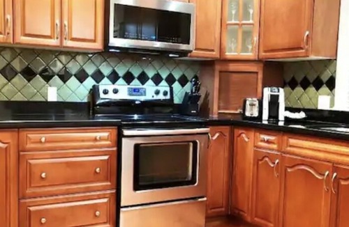 Langford House | Bear Mountain Getaway close to the golf course