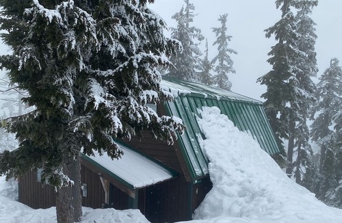 Courtenay Ski Chalet | BEARS DEN CHALET