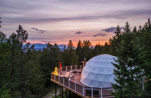 Windermere Cabin | Beat boredom in the Bear Dome at Winderdome Resort